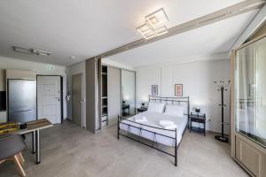 Light of Faros apartments