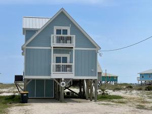 Four-Bedroom House room in Shore Beats Work Home