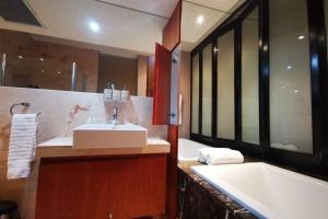 1507-Amazing views & Unique Joburg CBD Luxury