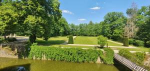 Hotels Chateau de la Cour Senlisse : Chambre Double - Vue sur Jardin