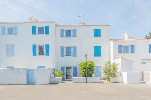 Maisons de vacances Charmante maison proche de la plage a La Gueriniere : Maison de Vacances