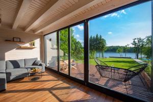 NATERIA DOMEK NAD JEZIOREM