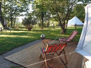 Campings Camping Etang Du Camp : photos des chambres