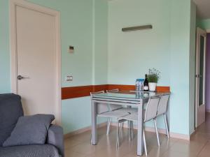 Fantastic 3 bedroom apartment, 300m to the sea