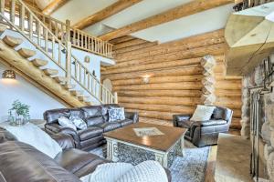 Mountain Retreat with Deck Ski, Soak, Golf and Hike!