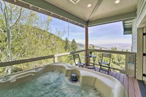Hot Tub, Pool Table Luxe Reno Chalet with Mtn View!