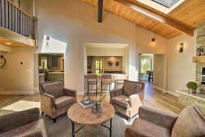 Hot Tub, Pool Table Luxe Reno Chalet with Mtn View!