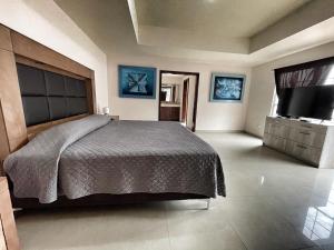 Room in Guest room - 20 Suite for 2 People