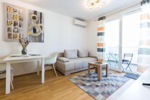 Tanja modern apartment with balcony and parking garage 