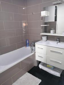 Appartements Appartement meuble a Villeneuve les maguelone : photos des chambres
