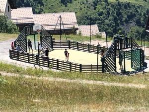 Appartements Pied de pistes, residence 3 etoiles tout confort dont terrasse et piscine : photos des chambres