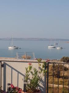 New Kosljun Apartment short walk to Beach