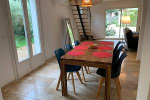 Maisons de vacances Chez Lydia - Riviere, Pont-du-Gard acces a pied ! : photos des chambres