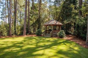 Knollwood Manor - The Historic Mid Pines Mansion