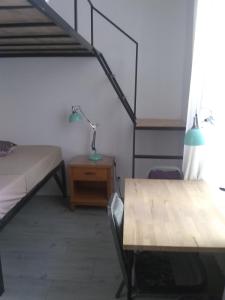 Rodzinna przestrzeń dla 8 osób 2 pokoje z łazienką i mini aneksem