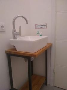 Rodzinna przestrzeń dla 8 osób 2 pokoje z łazienką i mini aneksem