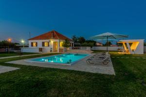 S&I Peaceful Holiday Home With Pool & Jacuzzi
