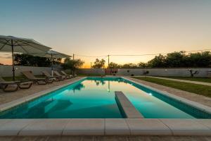 S&I Peaceful Holiday Home With Pool & Jacuzzi