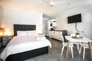 WhitsunStays - The Resort by the Sea