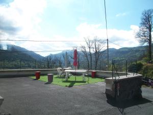 Appartements Vacances au pied des Monts du Cantal : Appartement avec Terrasse