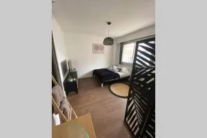 Le 13 du temple - plein coeur centre ville, résidence privée, 5mn gare Sncf, WIFI et Netflix - 尼奥尔