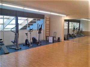 2 Bed - Sleeps 4 - Free Parking - 5 mins to Beach