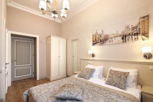 Royal mini-apart hotel on Rynok Square