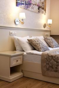 Royal mini-apart hotel on Rynok Square