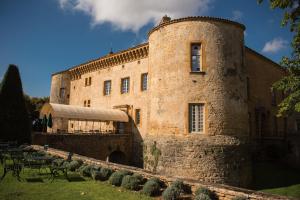 B&B / Chambres d'hotes Appartement Bagnols - Les Meubles des Pierres Dorees : photos des chambres