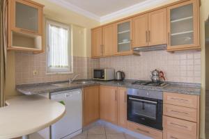 Sunset Beach Club Aqualettings Lighthouse 19