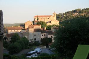 B&B / Chambres d'hotes La roque : Chambre Double - Vue sur Jardin