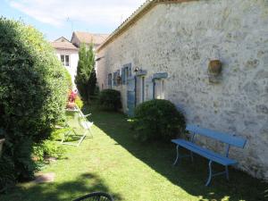 Maisons de vacances Holiday Home Les Volets Bleus by Interhome : photos des chambres