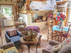 Maisons de vacances Holiday Home Les Volets Bleus by Interhome : photos des chambres