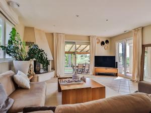 Maisons de vacances Holiday Home La pinede by Interhome : photos des chambres