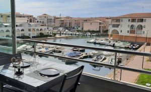 Appartements CHARMANT T2 VUE MARINA PLAGES A PIED : photos des chambres