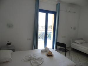 Mikes Beach Apartments & Studios