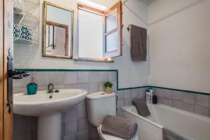 Casa Sol - traditional village house with pool and view