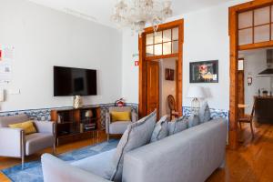 Alfama Terrace Apartment With Authentic XVIII Tiles And Historic Notes 3 Bedrooms & 2 Bathrooms AC