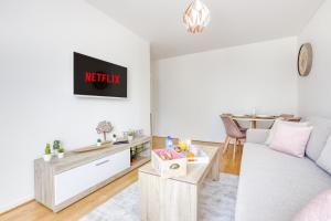 Appartements L'Elysee - Easy check-in - Arrivee autonome - Place parking privative - T2 surequipe - Wifi - Netflix : photos des chambres