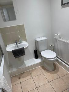 No 6 - LARGE 1 BED NEAR SEFTON PARK AND LARK LANE