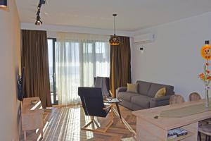 White Star Apartments