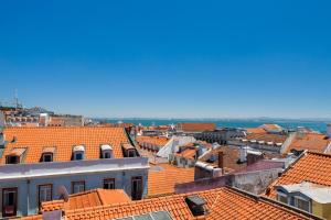 Amazing Rooftop Terrace With River And Historic City View 4 Bedrooms 4 bathrooms AC 19th Century Building Chiado