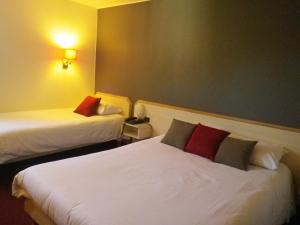 Hotels Hotel Amys Voreppe : Chambre Communicante (6 Adultes)