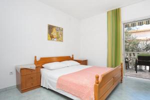 One-Bedroom Apartment with Terrace and Sea View room in Apartments by the sea Duce Omis - 2737
