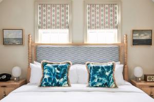 Gate House  - Deluxe King Room room in Faraway Nantucket