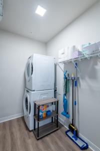 East Side Luxury 1BR Apt - Near Brady St with Balcony and Lounge