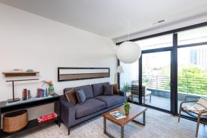 East Side Luxury 1BR Apt - Near Brady St with Balcony and Lounge