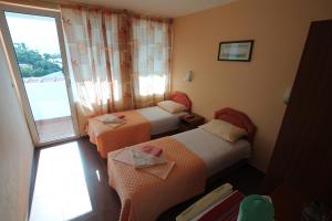 Apartments Pod Lozom with Seaview