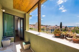 Big 80 m2 apt with balcony in the heart of Split