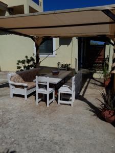 Elaia country living